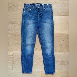 Lucky Brand High Rise Bridgette Crop Skinny
Jean 6 / 28